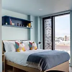 Coleman Court Summer Apartments